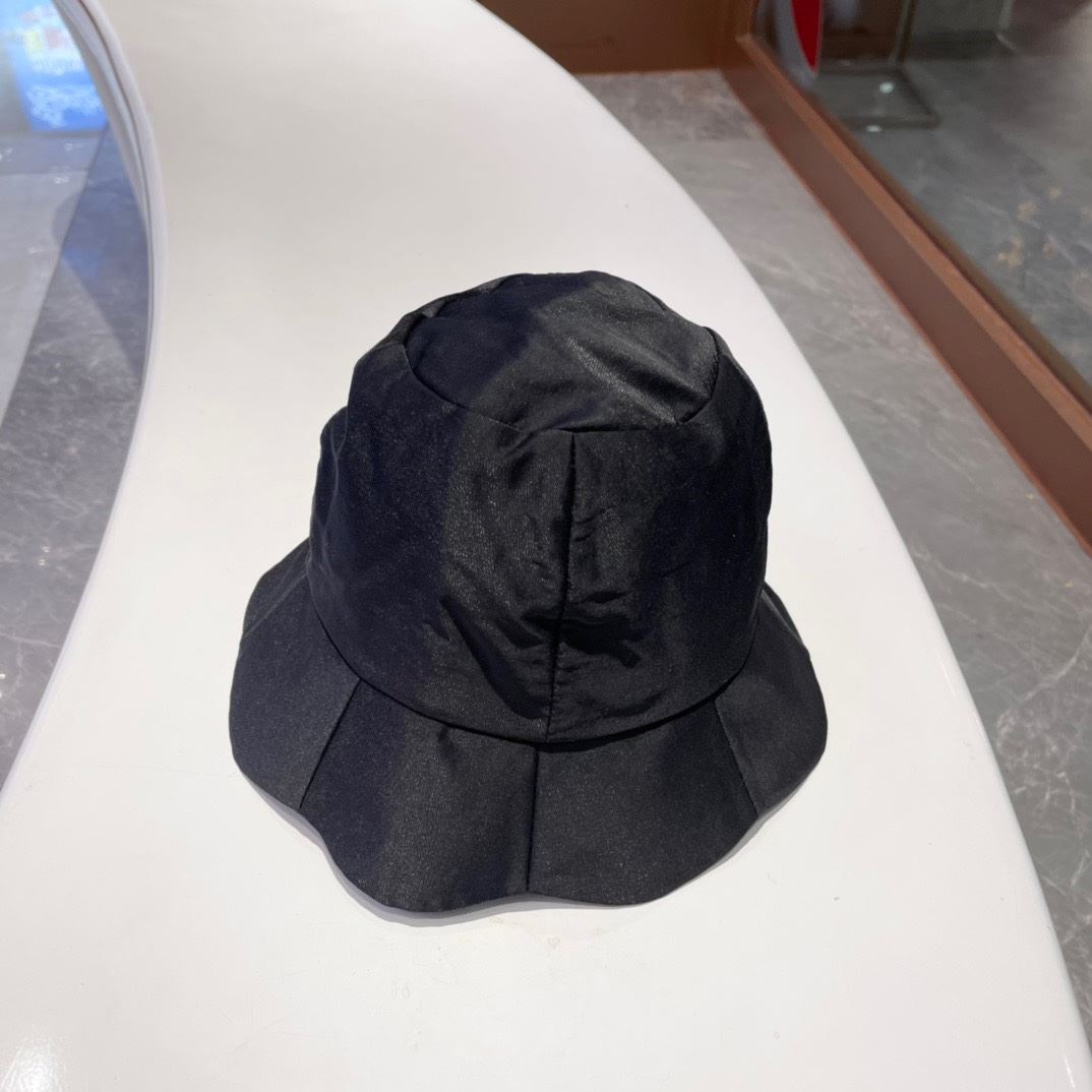 Christian Dior Caps